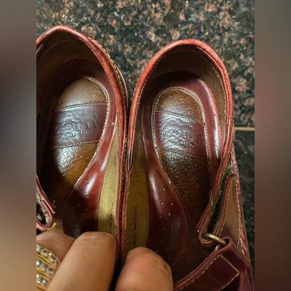 BORN Red Distressed Leather Mary Jane Flats Shoes 9.5 - Picture 7 of 10